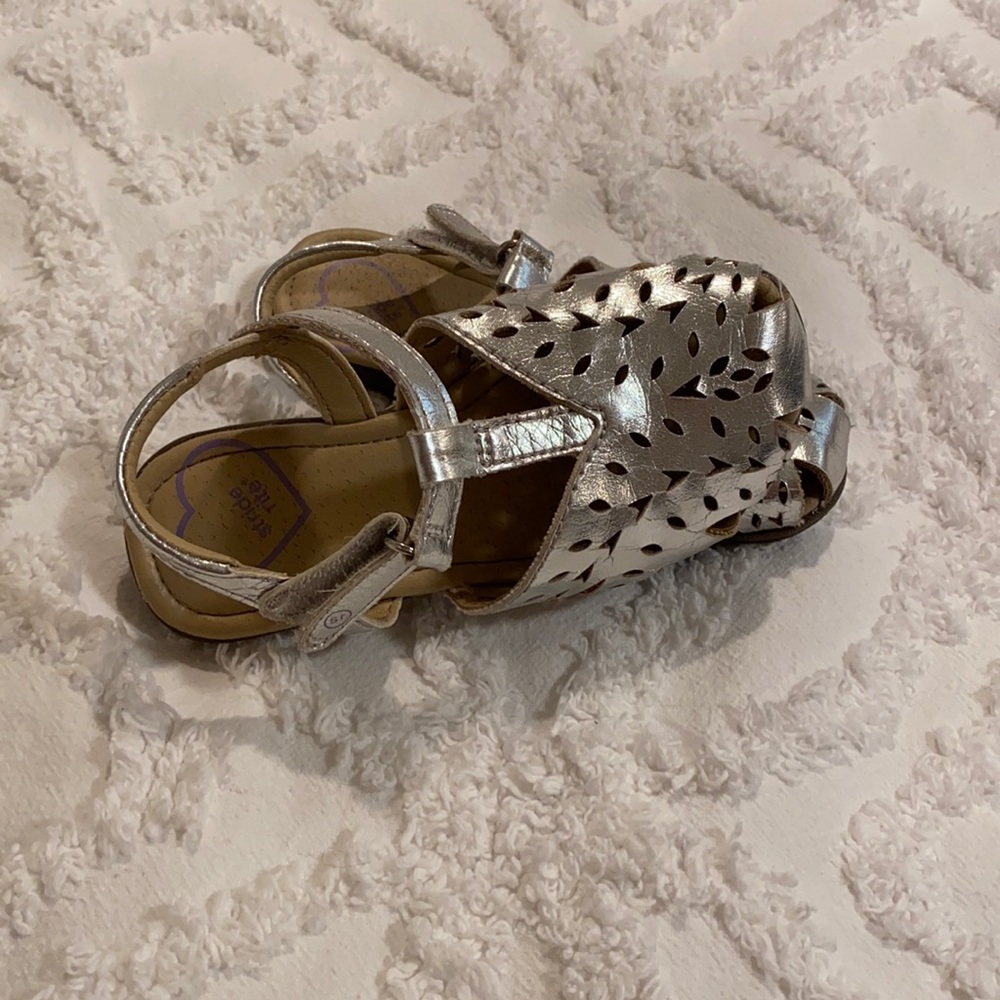 Girl stride rite sandals size 8 perfect condition